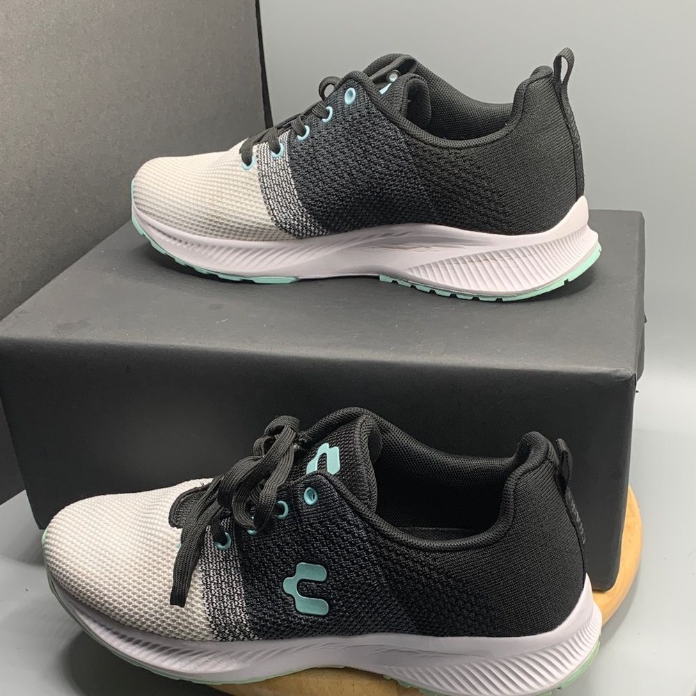 CHARLY | 9.5 WOMEN TRAINING ATHLETIC SNEAKERS | MINT GREEN BLACK WHITE